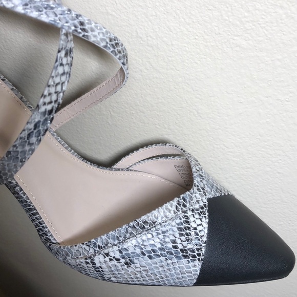 TAHARI EMMELINE LEATHER PUMP - Picture 4 of 8